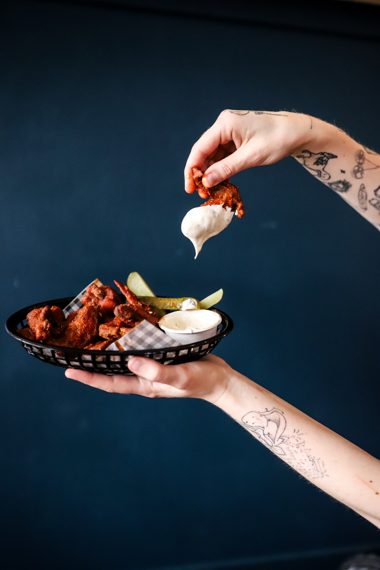 Wings basket with ranch mid-drip